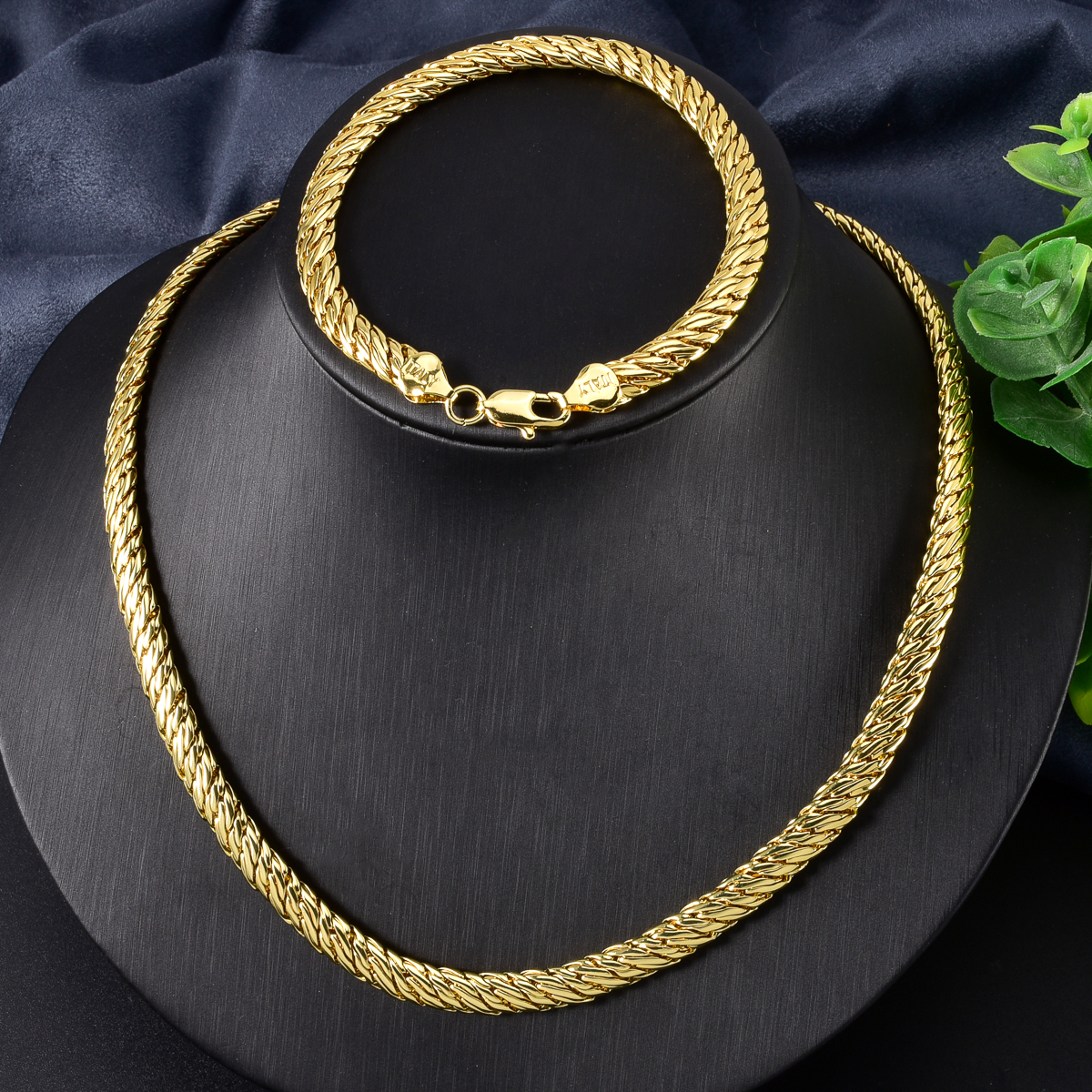 Men'S Accessories Dubai - Trendy Copper Necklace Bracelet Jewelry Set