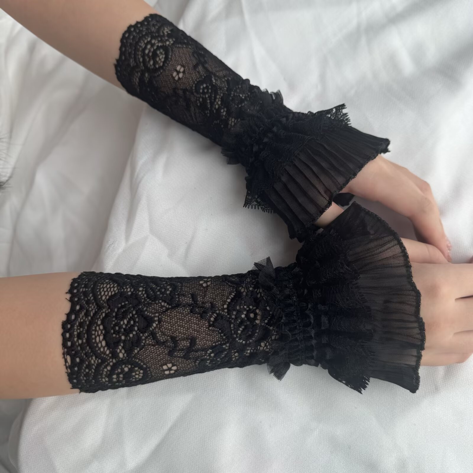 Lace Hollow Wrist Covers Trump - Men Accessories Wrist 리뷰 및 가격